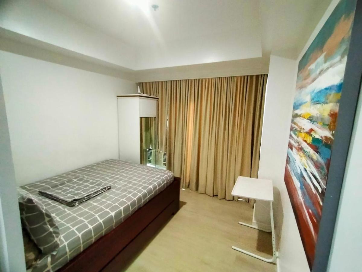 Beach Front Living In The Heart Of The City, Azure Residences Manila Esterno foto