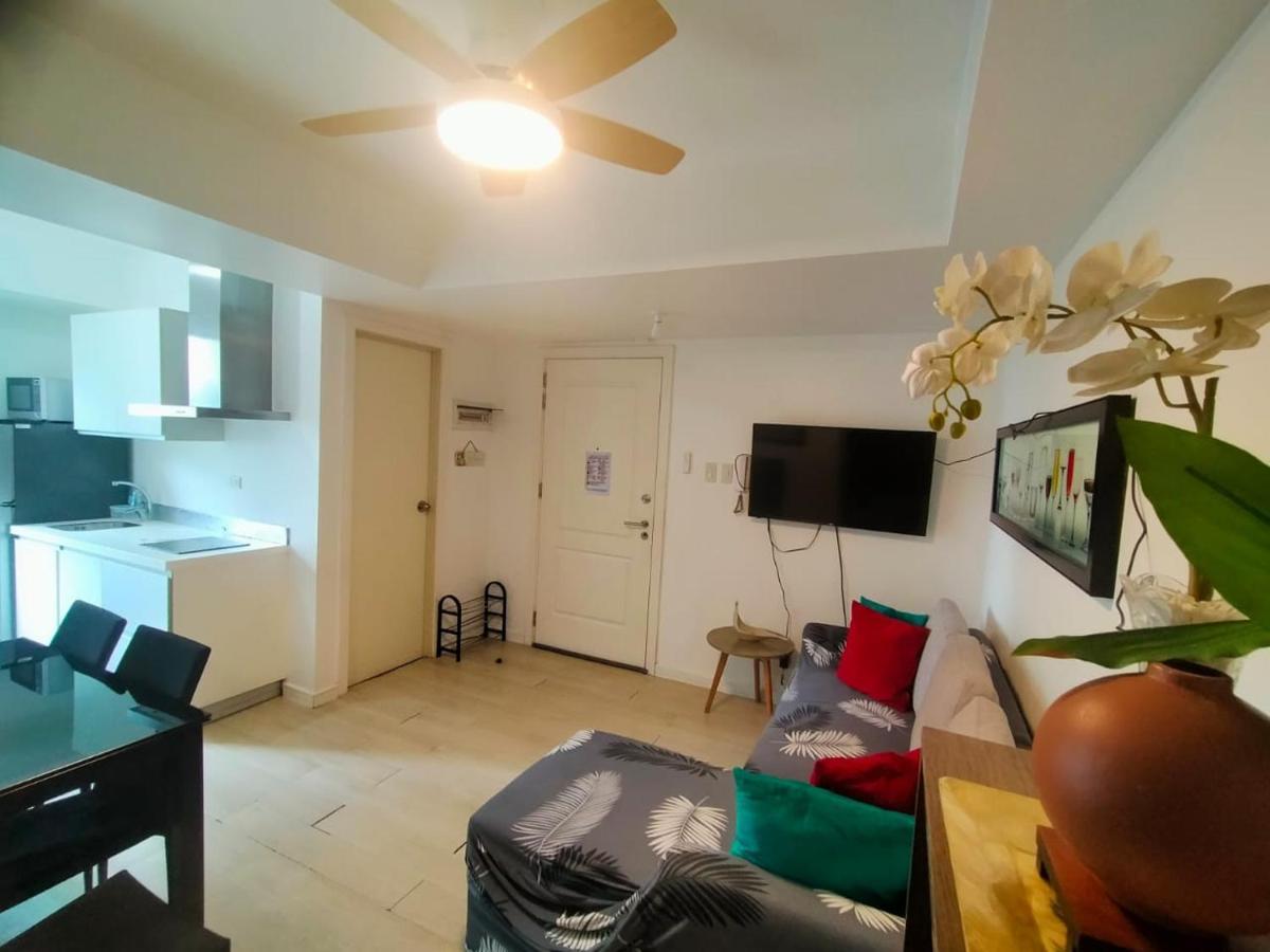 Beach Front Living In The Heart Of The City, Azure Residences Manila Esterno foto