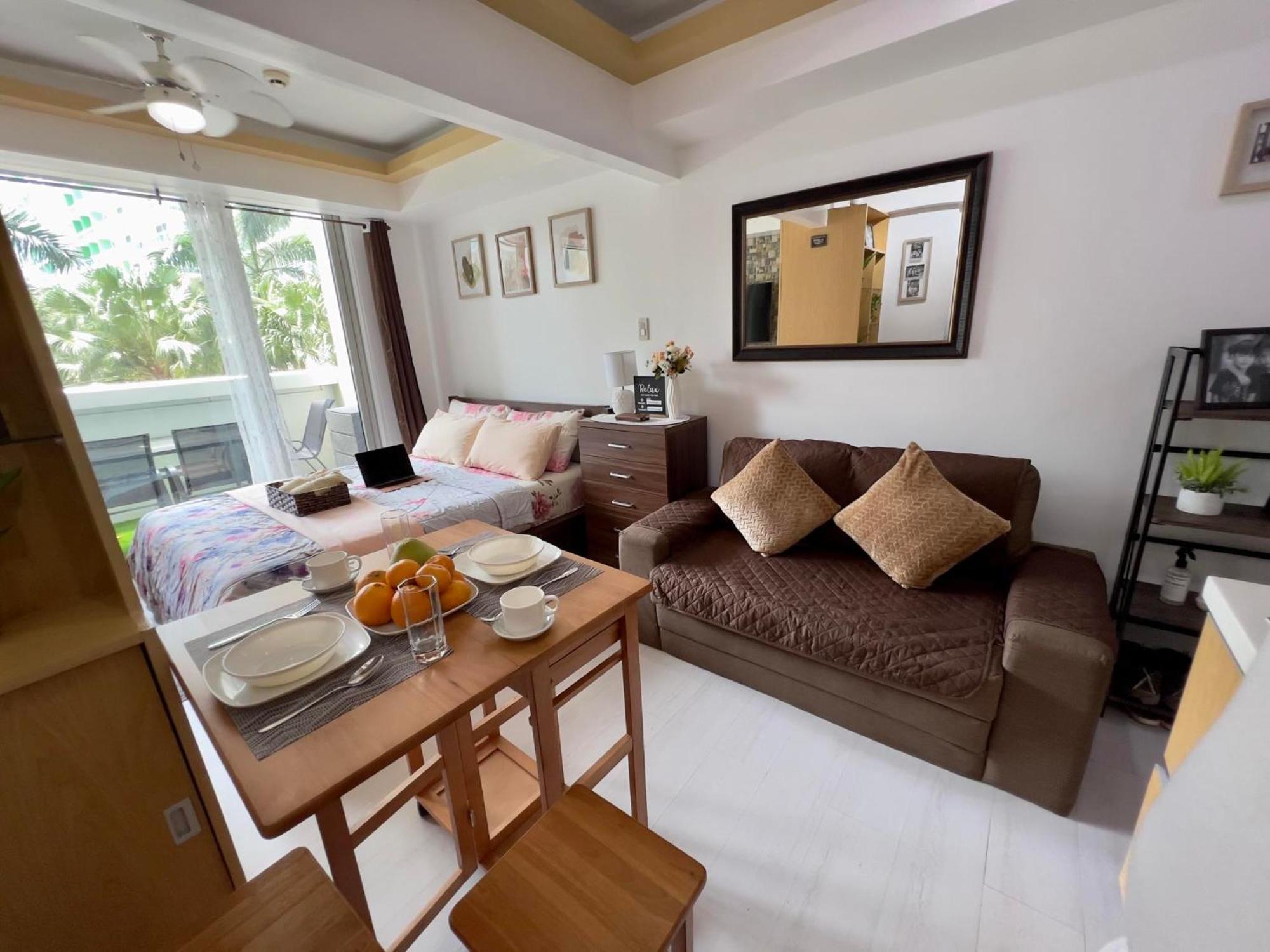 Beach Front Living In The Heart Of The City, Azure Residences Manila Esterno foto