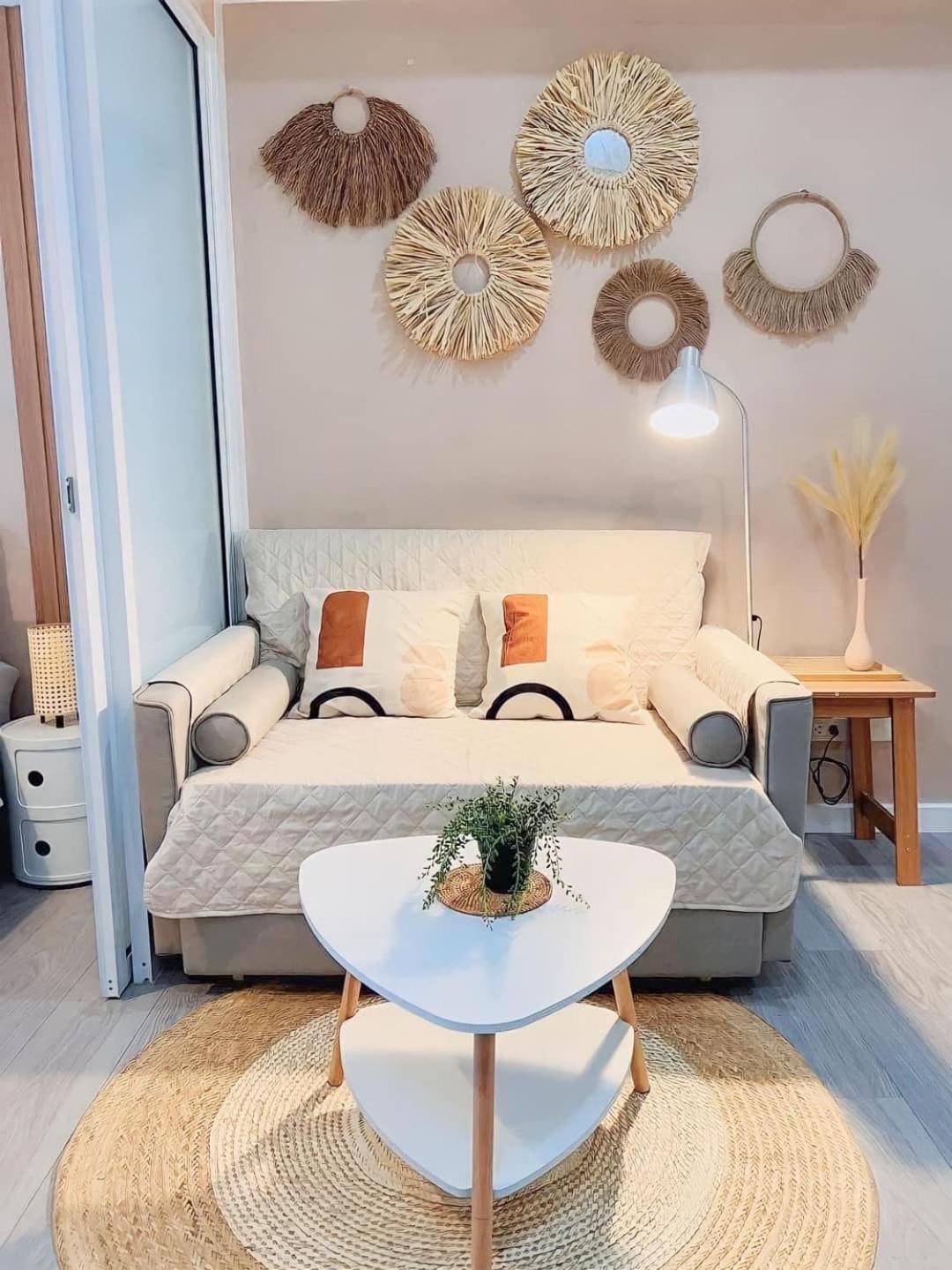 Beach Front Living In The Heart Of The City, Azure Residences Manila Esterno foto