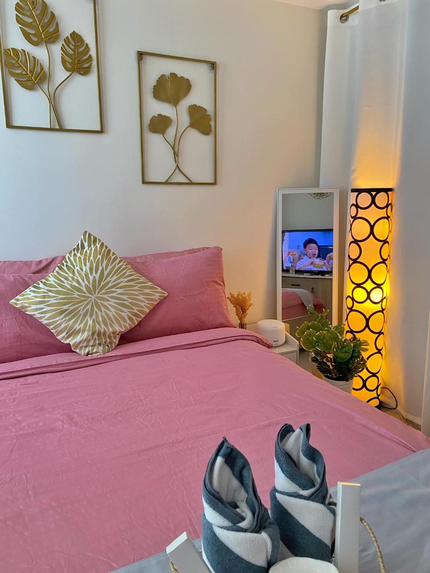 Beach Front Living In The Heart Of The City, Azure Residences Manila Esterno foto