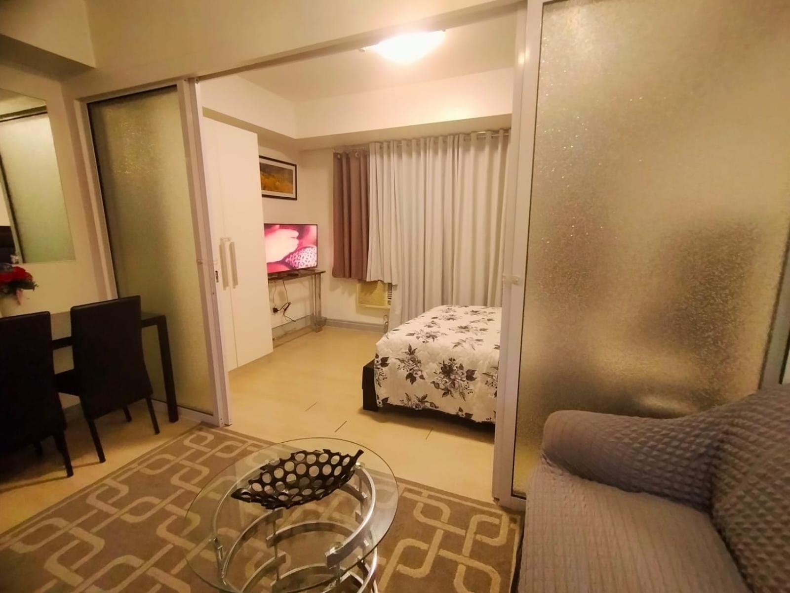Beach Front Living In The Heart Of The City, Azure Residences Manila Esterno foto