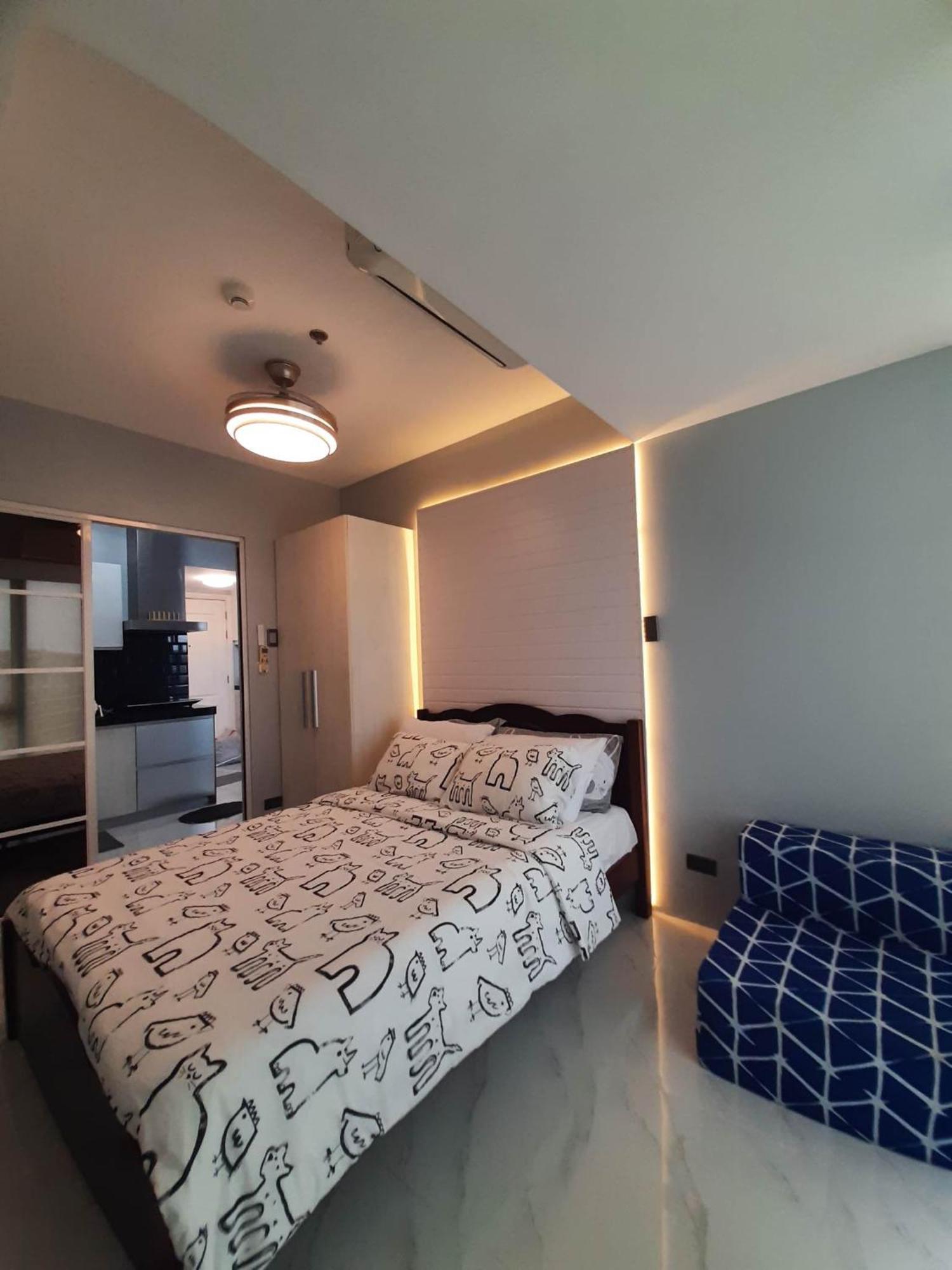 Beach Front Living In The Heart Of The City, Azure Residences Manila Esterno foto