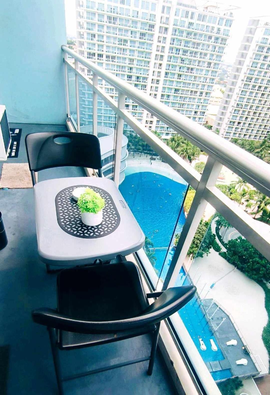 Beach Front Living In The Heart Of The City, Azure Residences Manila Esterno foto