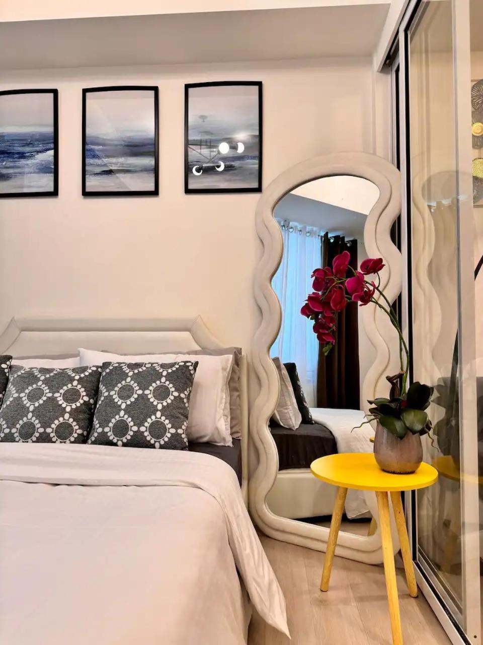 Beach Front Living In The Heart Of The City, Azure Residences Manila Esterno foto