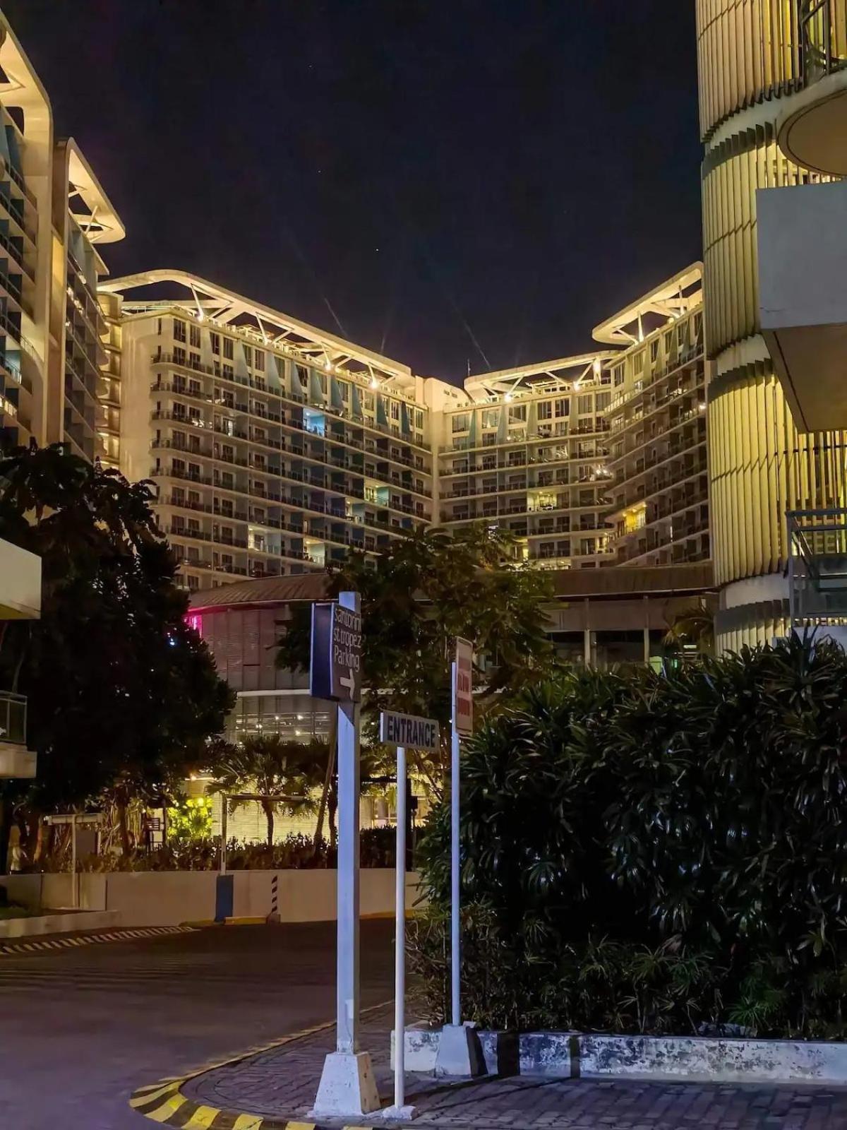 Beach Front Living In The Heart Of The City, Azure Residences Manila Esterno foto